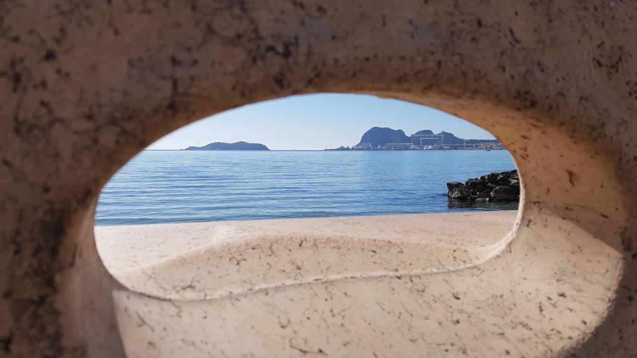 Studio Le Peneque Des Anges La Ciotat Bagian luar foto