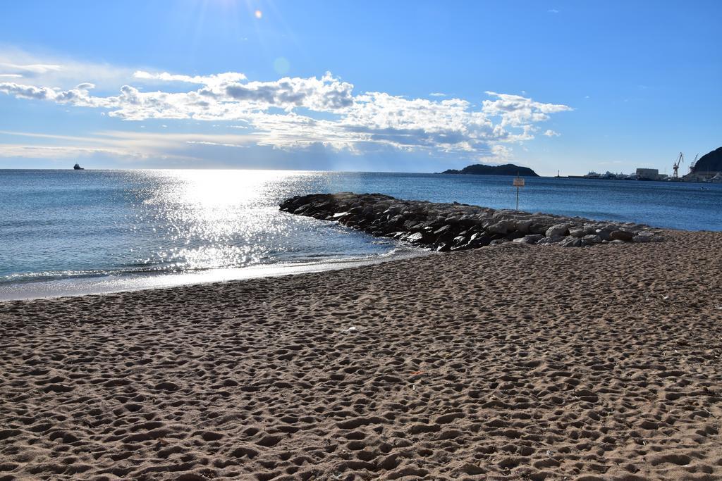 Studio Le Peneque Des Anges La Ciotat Bagian luar foto
